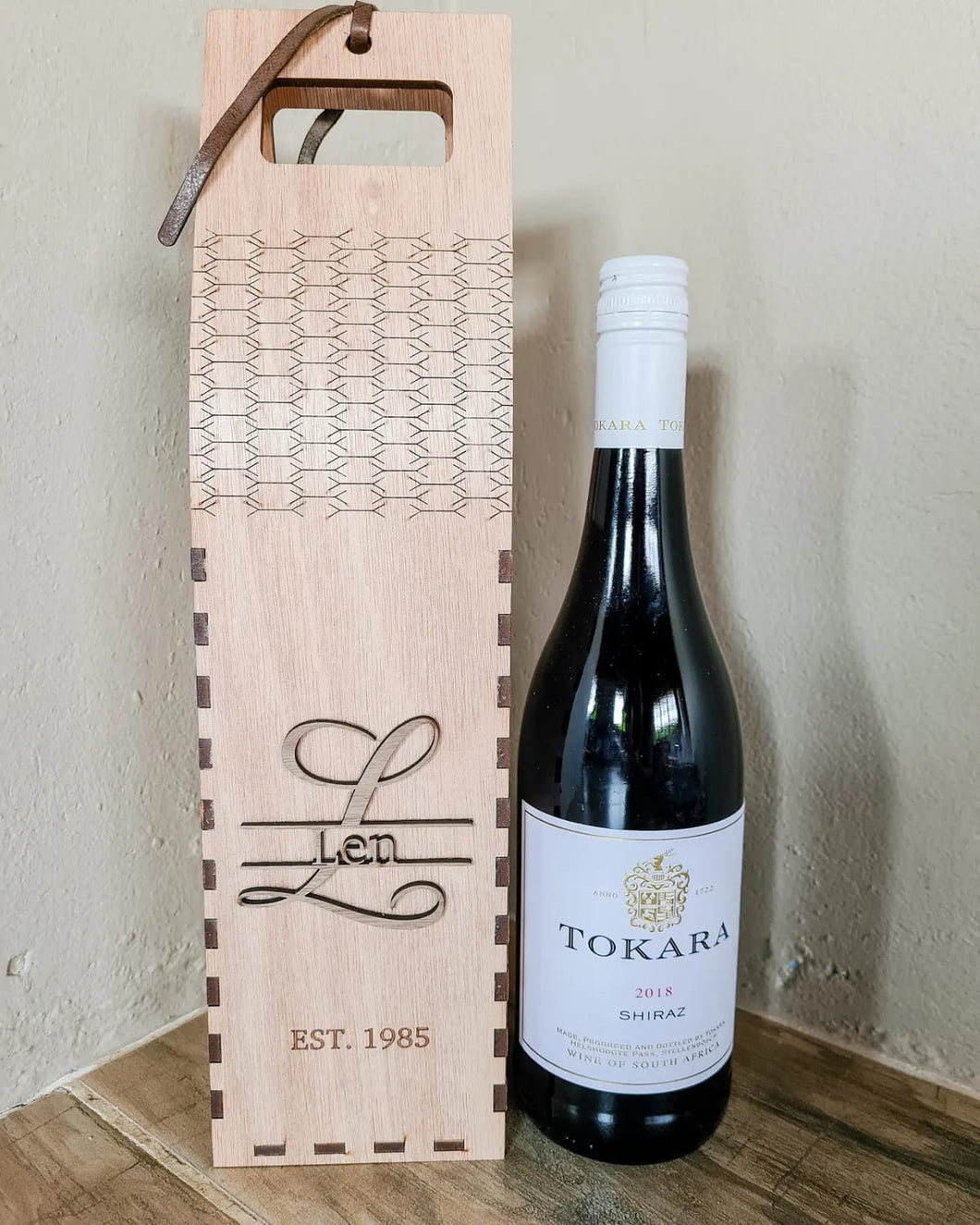 Wine gift box personalised