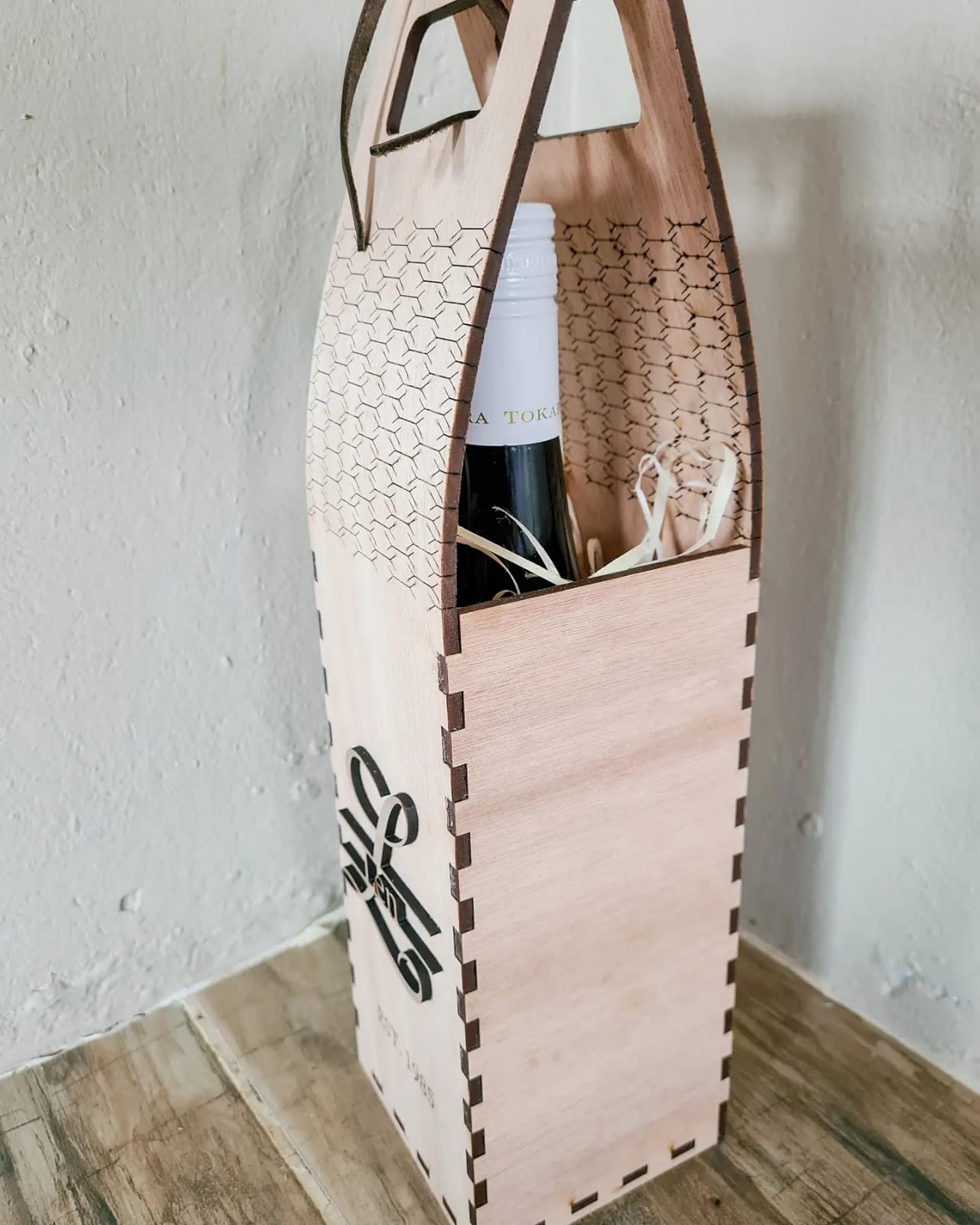 Wine gift box personalised