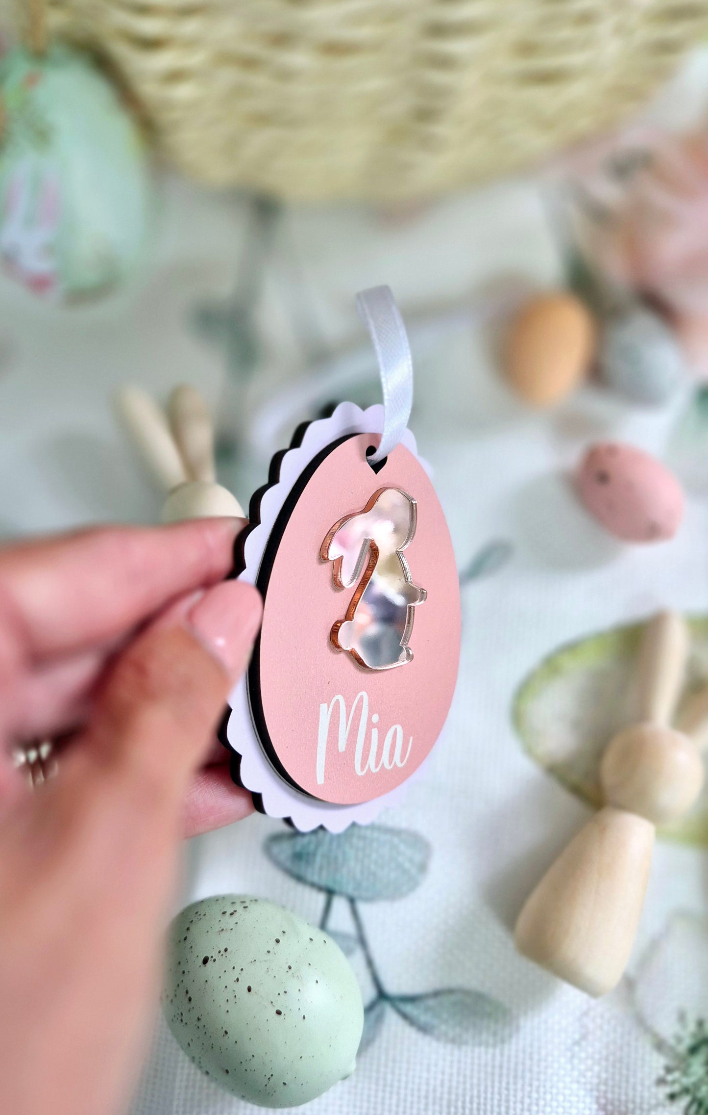 Scallop egg tag with Bunny detail