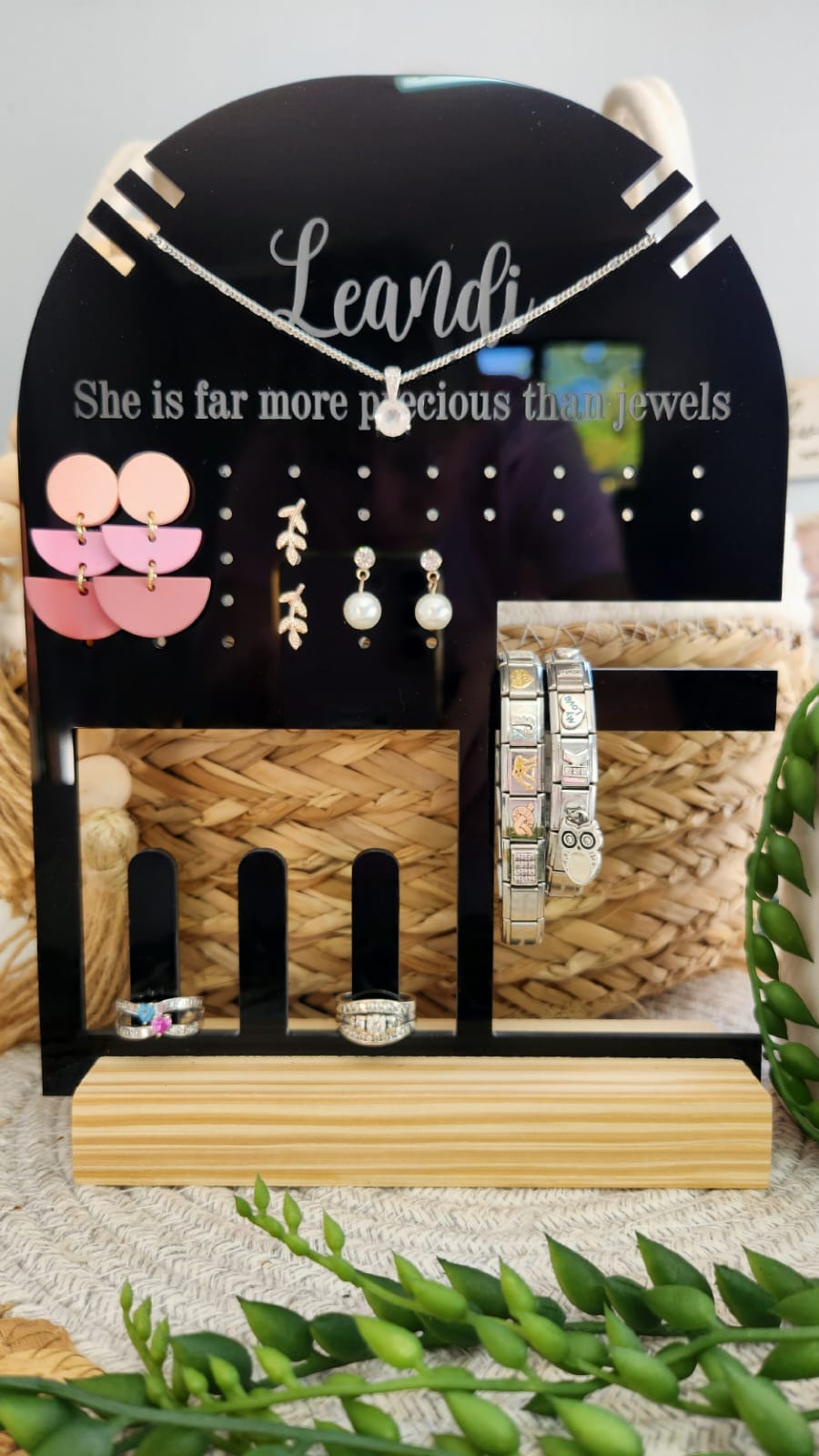 Personalised acrylic jewelry stand