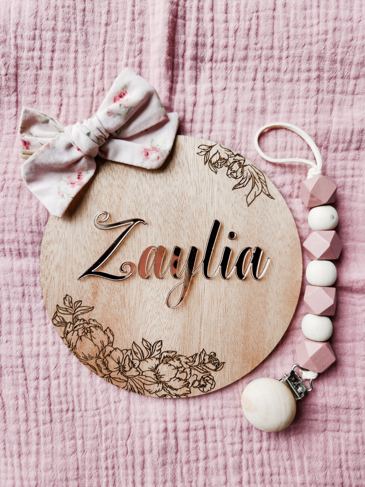 Floral birth announcement plaque